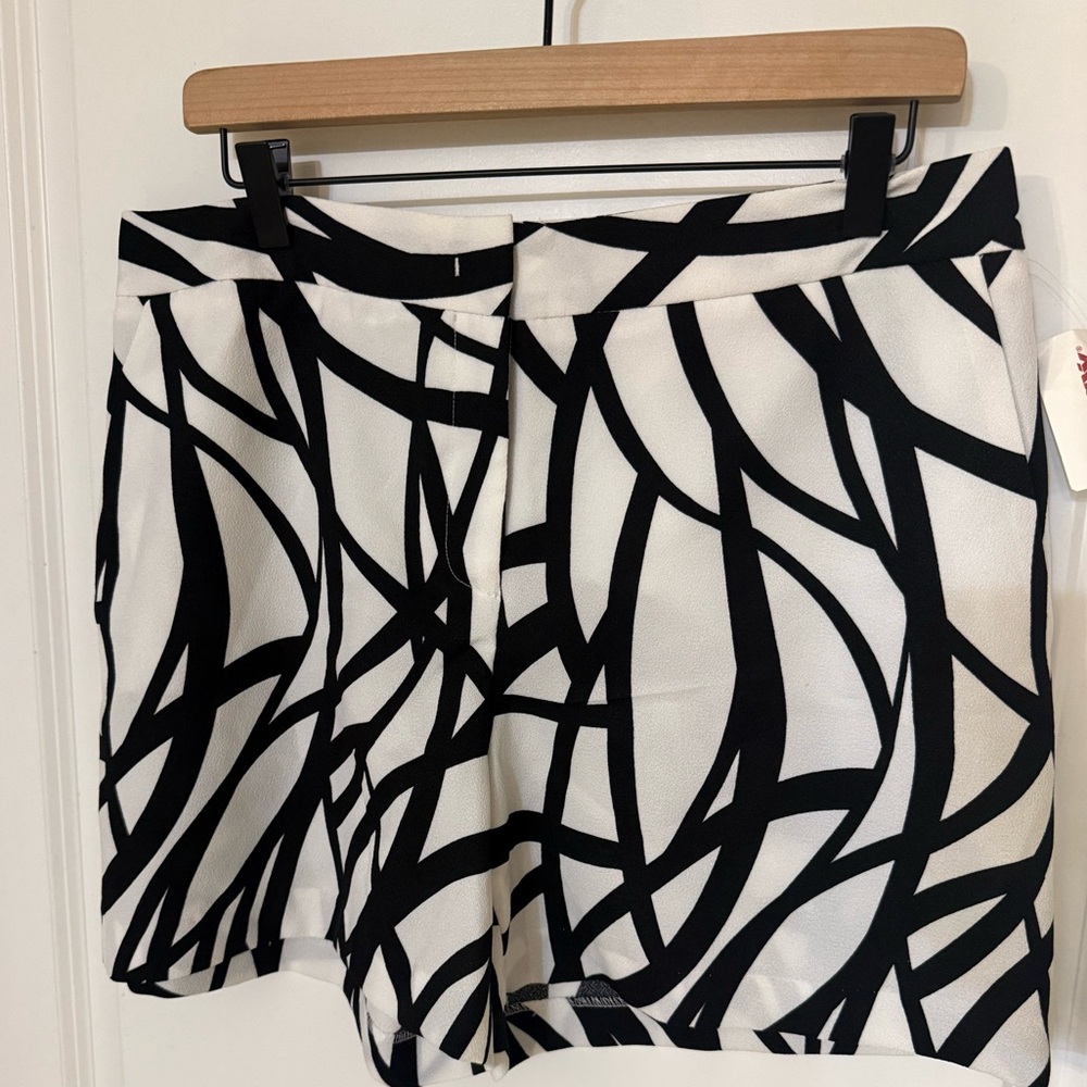 NWT Carmen Shorts Size 10